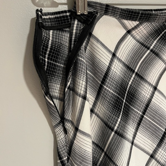 Christopher & Banks Black and White Plaid Midi Skirt Women’s Size 10 - Picture 4 of 7